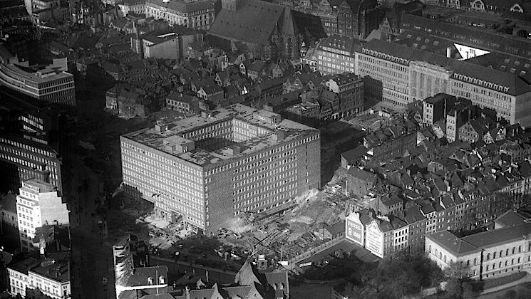 Unsere Unternehmenshistorie | Sprinkenhof GmbH Hamburg